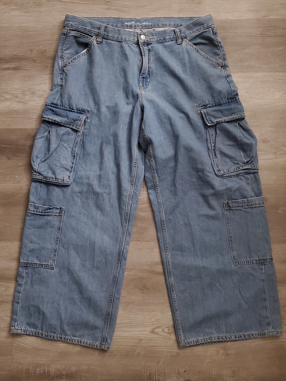 Old Navy Wide Leg Drapey Fit Light Wash Denim Cargo Pants - Picture 2 of 3